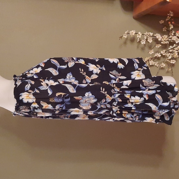 WHBM off the shoulder top - Picture 7 of 10